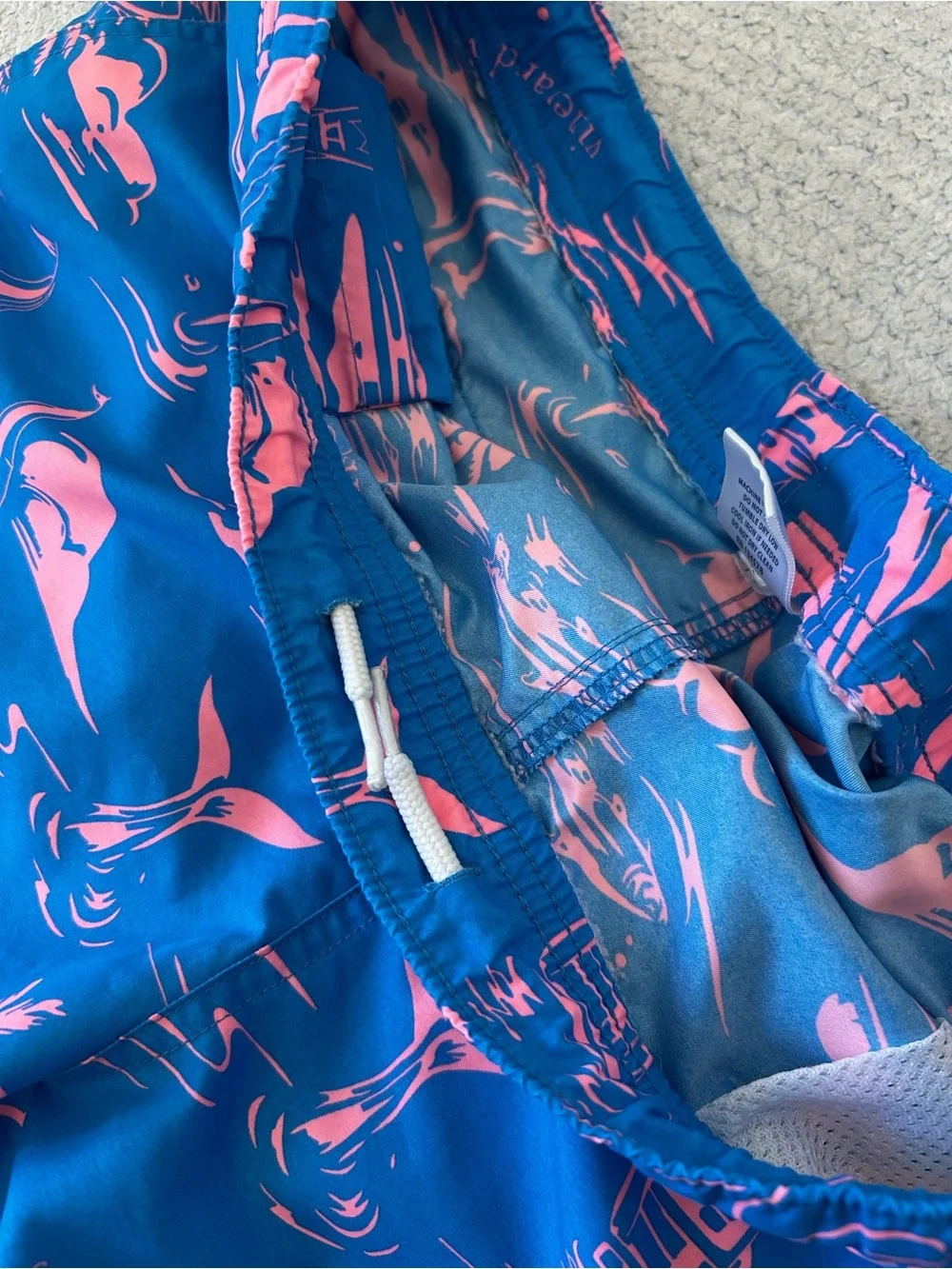 Vineyard Vines size 18 boys XL swimsuit linerless blue with pink boats